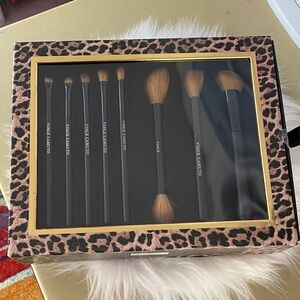 Vince Camuto  Brush set  new in box